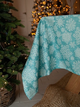 Скатерть льняная Снежинки на голубом без салфеток