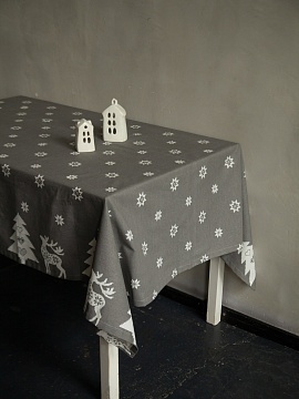 Скатерть льняная Олень на сером без салфеток