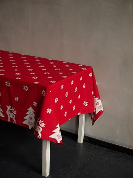 Скатерть льняная Олень на красном без салфеток
