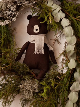 Льняной сувенир Мишка в шарфике шоколад