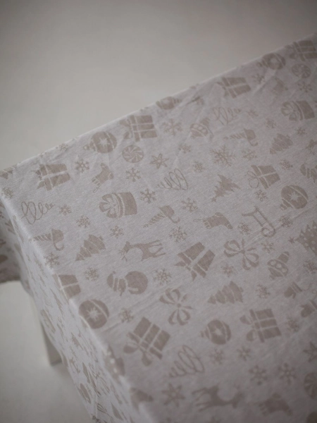 Скатерть льняная Новогодняя сказка без салфеток